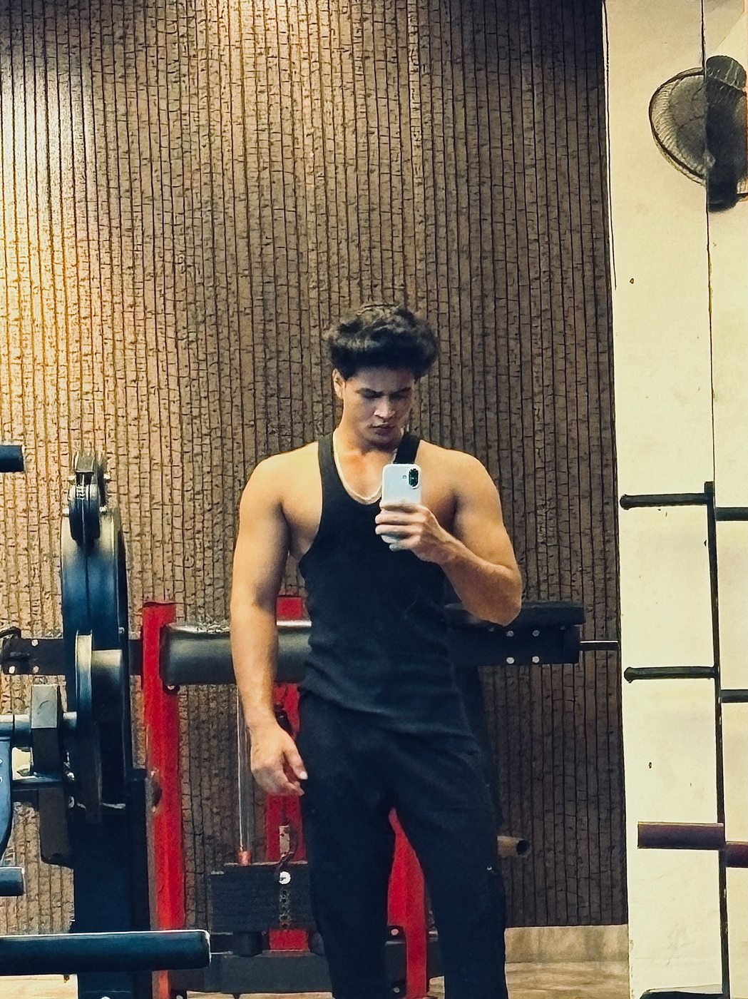 Masud Shaikh gym mirror, tank top